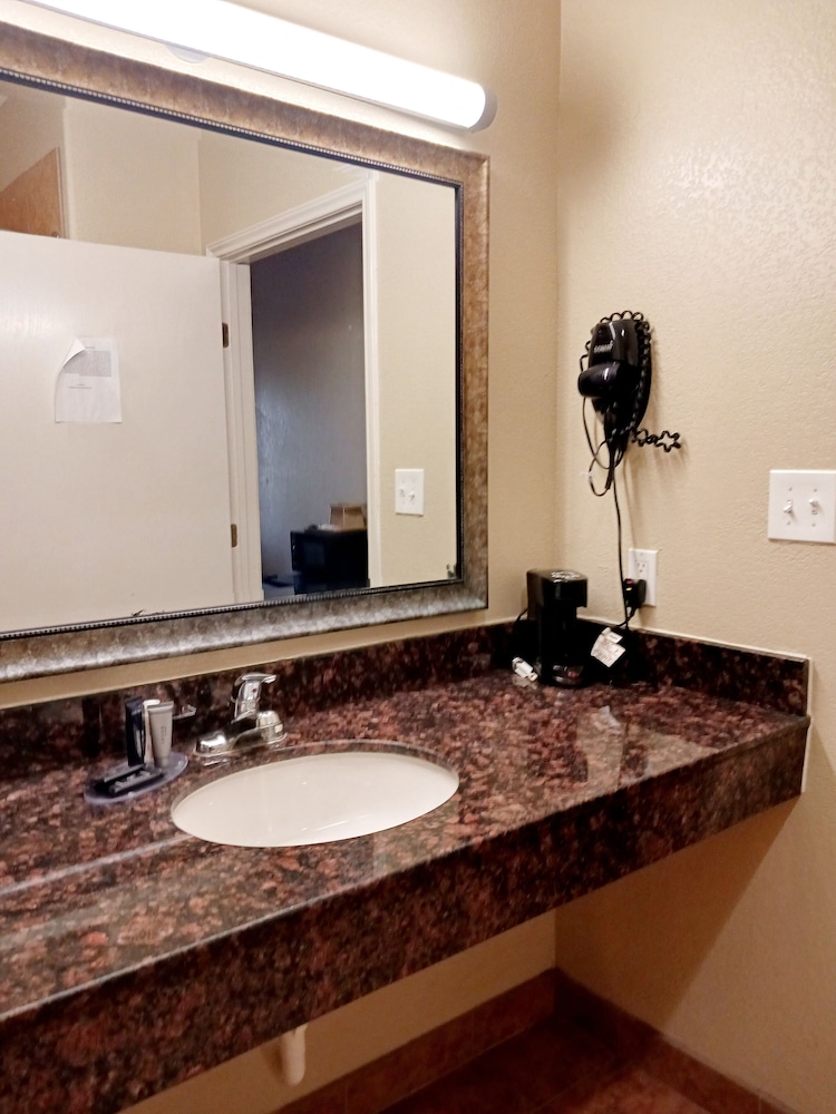 Yorktown Inn And Suites - photo 61