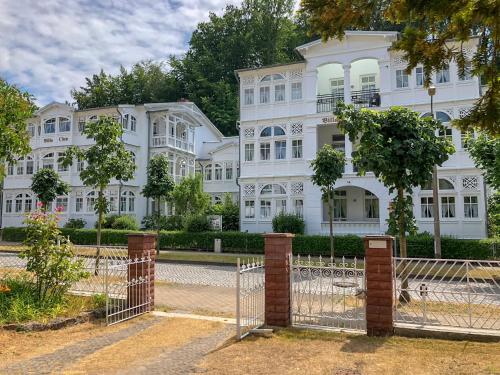 Ferienwohnung 8 Villa Eden — 4-Star Luxury Hotel in Ostseebad Binz, Germany