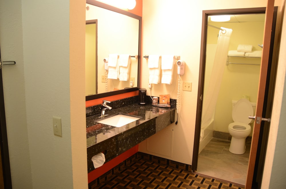 AmericInn by Wyndham West Burlington - photo 39