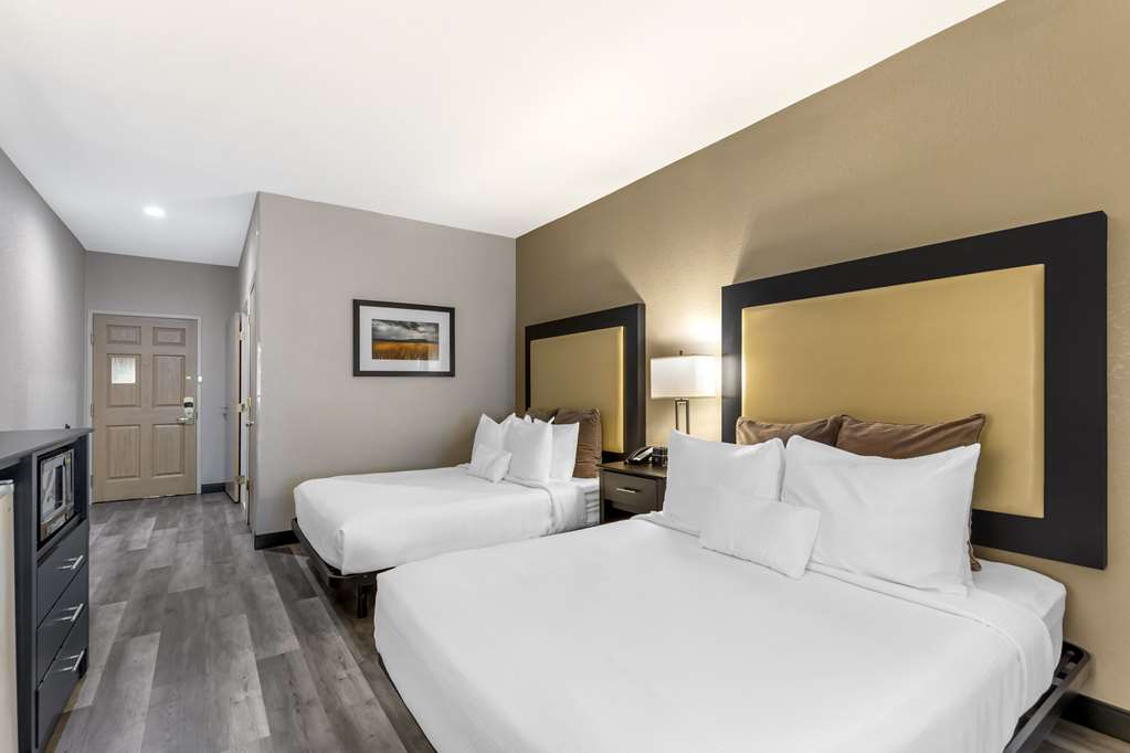 Best Western Plus Des Moines West Inn & Suites - photo 32