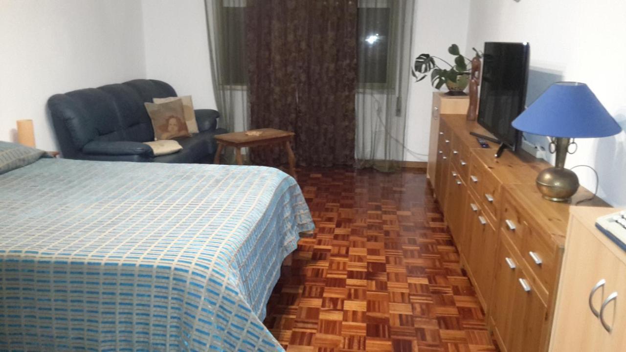 Quartos Cesário Verde Massamá — hotel in Queluz