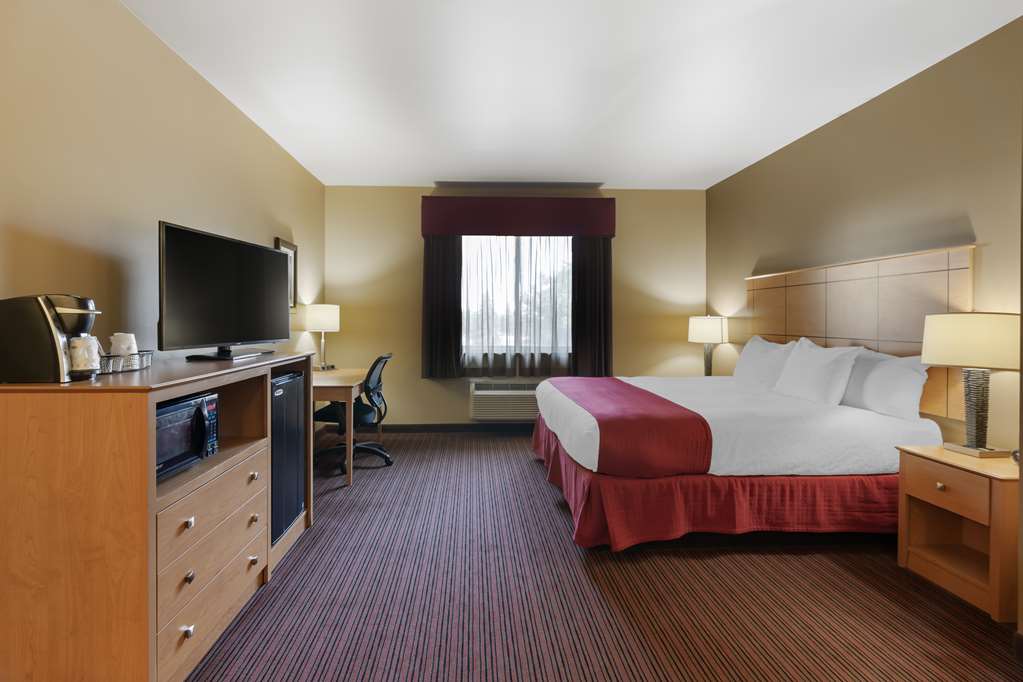 Best Western Golden Prairie Inn & Suites - photo 18