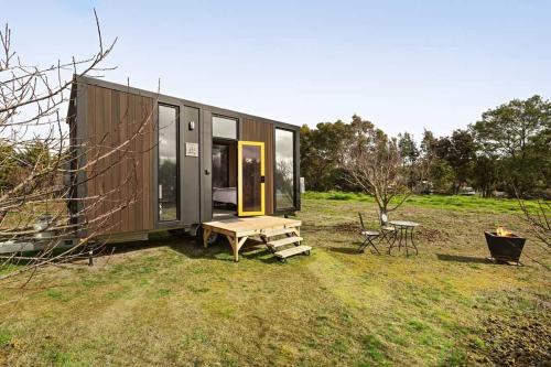 Tiny in the Orchard by Tiny Away - carbon neutral hotel in Unknown City