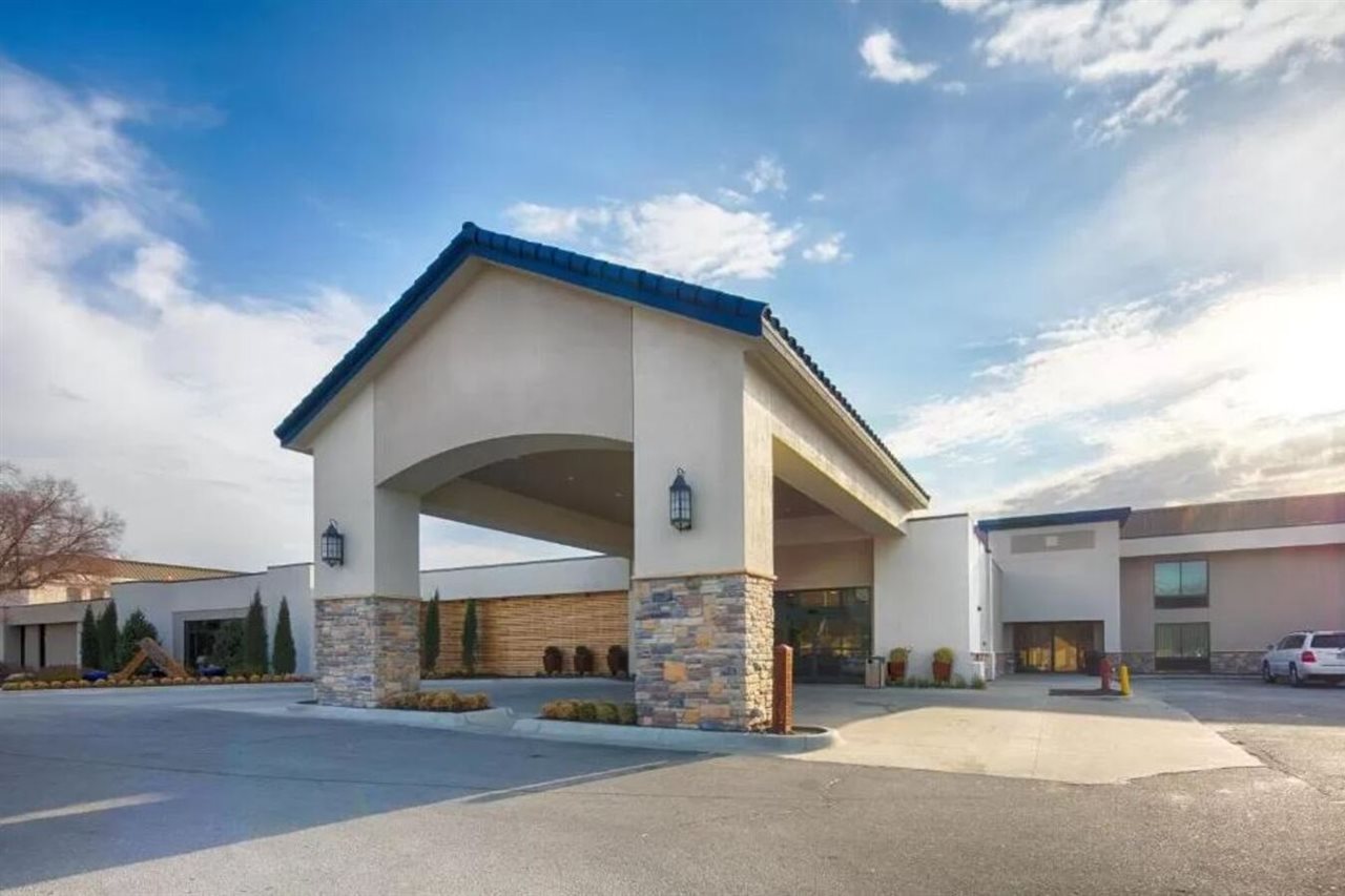 Ramada Plaza By Wyndham Omaha — Omaha