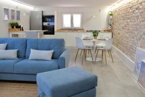 BLUE HOUSE A casa di Tatta apartments by the sea — 4-Star Luxury Hotel in Francavilla Al Mare, Italy