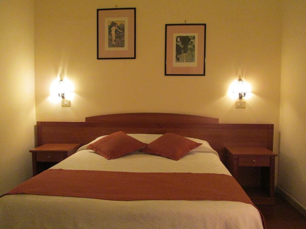 Hotel Italia — hotel in Massa