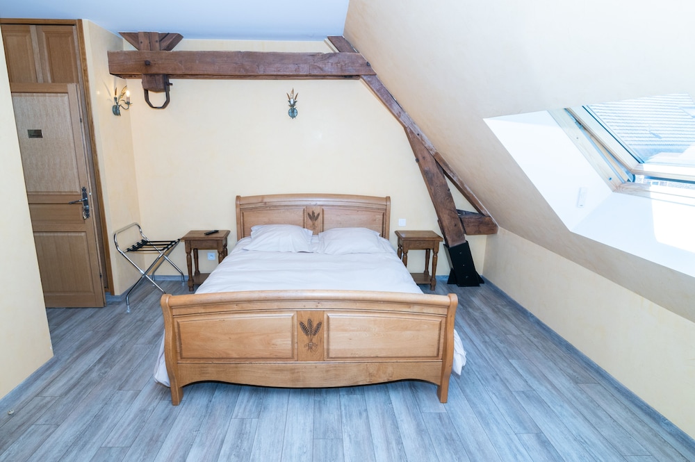 La Ferme D Auxonnettes — 4-Star Luxury Hotel in Savigny-Le-Temple, France