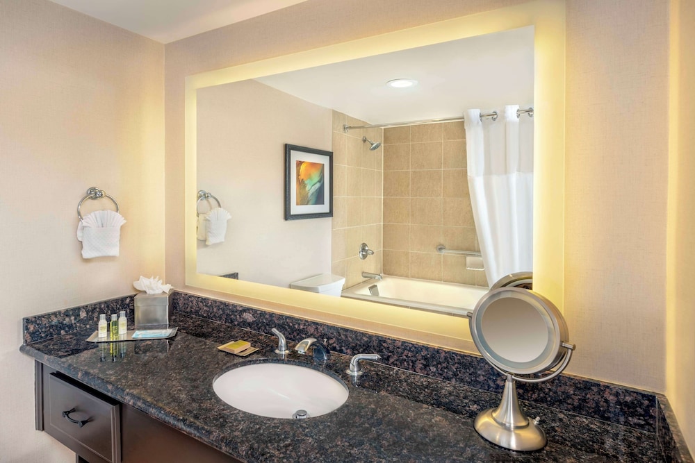 DoubleTree by Hilton Hotel San Bernardino - photo 22