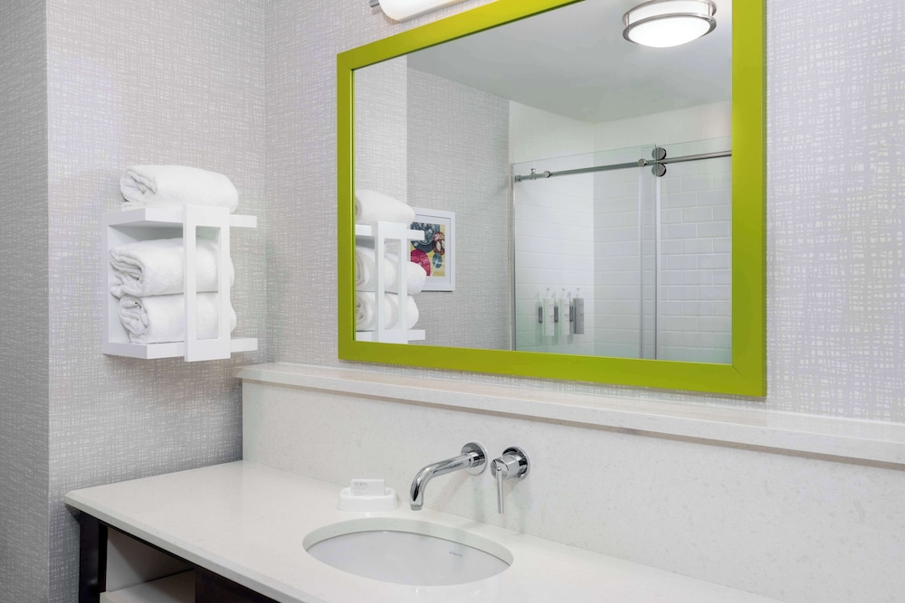 Hampton Inn Coventry Warwick Area - photo 13