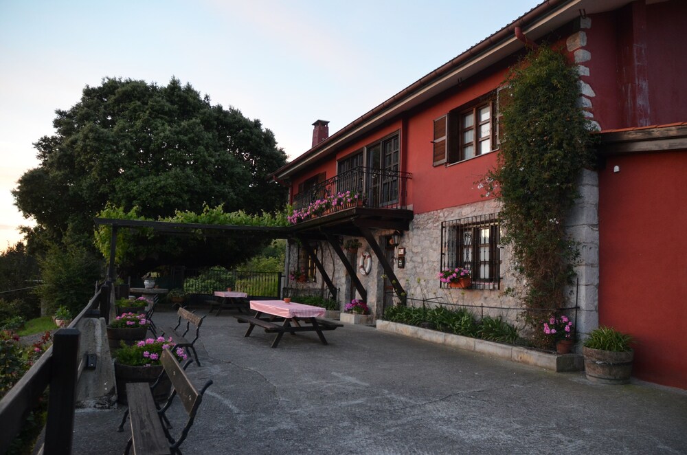 Kurtxia Landetxea - carbon neutral hotel in Lekeitio