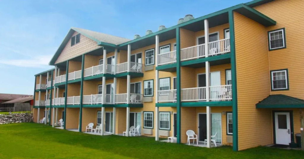 Magnuson Grand Lakefront - photo 14