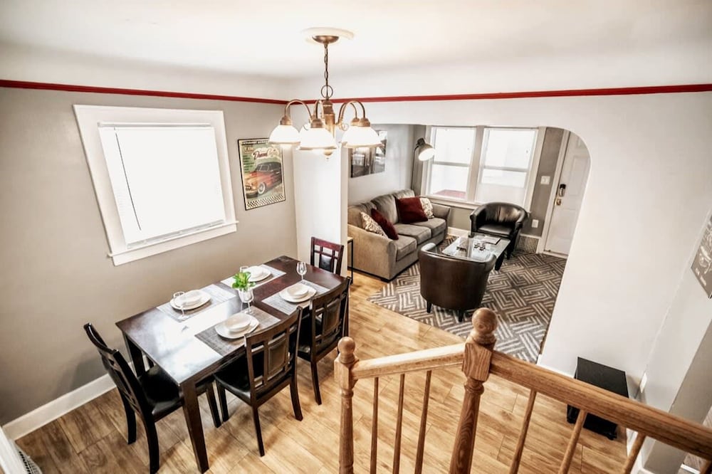 Automaniac Spot in the Heart of Pontiac 3 Beds 2 Baths - photo 9