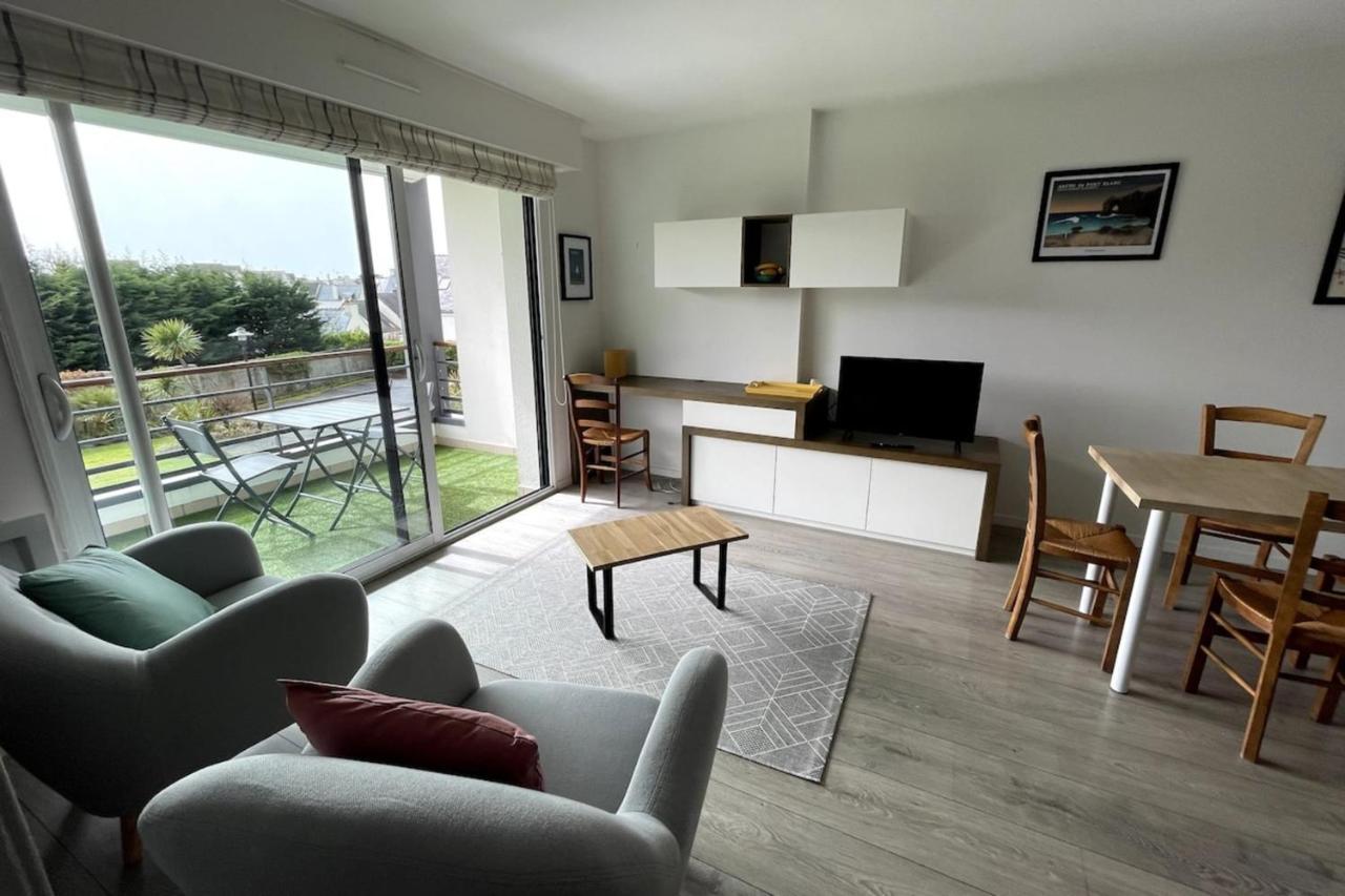 Bel Appartement En Residence Centre Ville Avec Parking Classe 3 — 4-Star Luxury Hotel in Quiberon, France