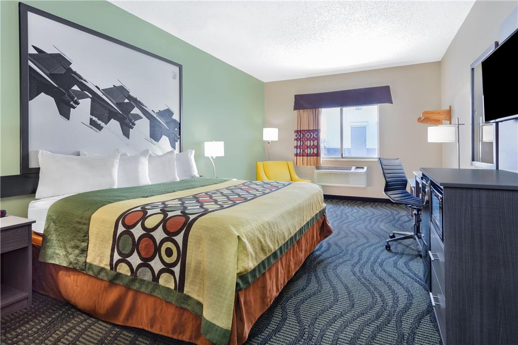 Super 8 by Wyndham Kokomo - photo 9