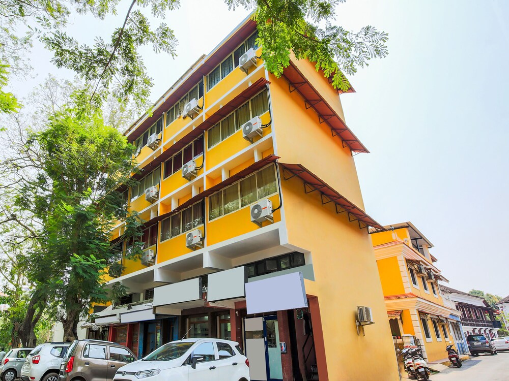 Oyo 22006 Flagship Paradise Inn