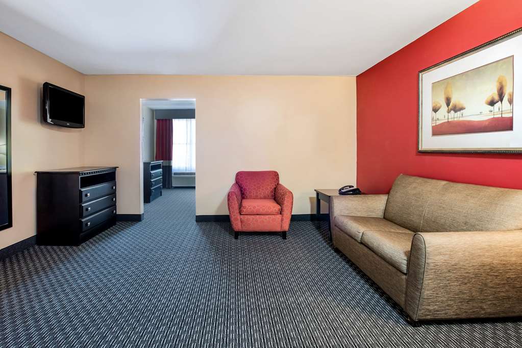 La Quinta Inn & Suites by Wyndham Dallas Mesquite - photo 50