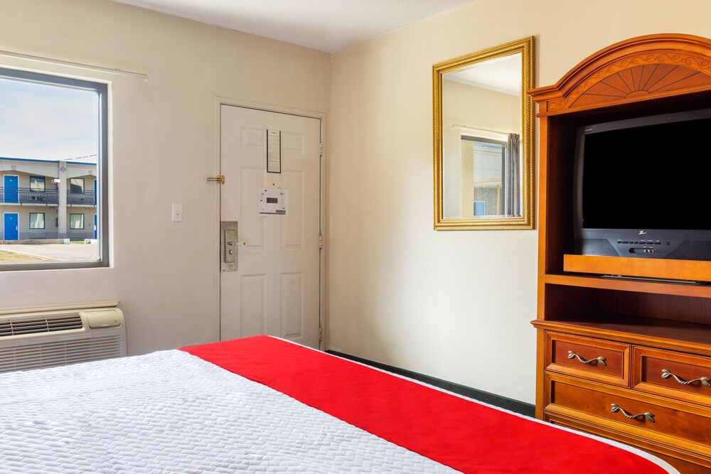 Travelers Place Inn & Suites - photo 12
