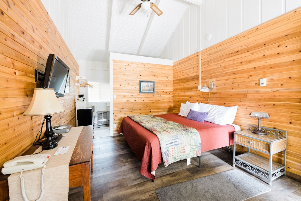 Lakeside Resort and Motel - photo 16