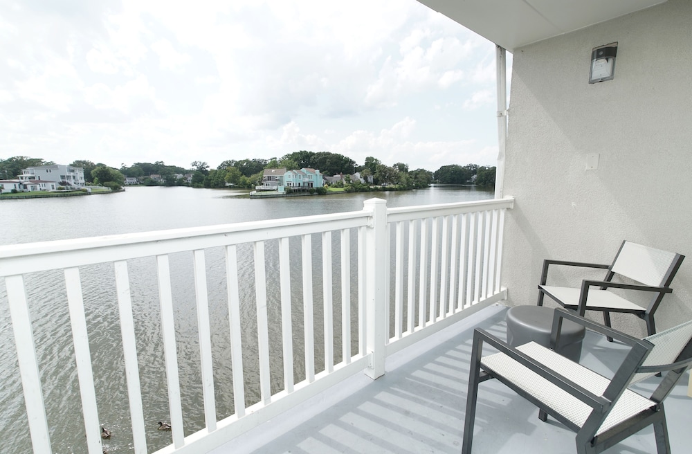 Seashire Inn & Suites - photo 16
