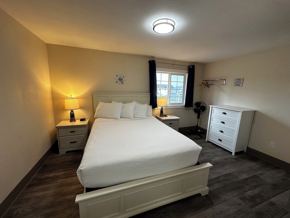 The Coastal Inn and Suites - photo 59