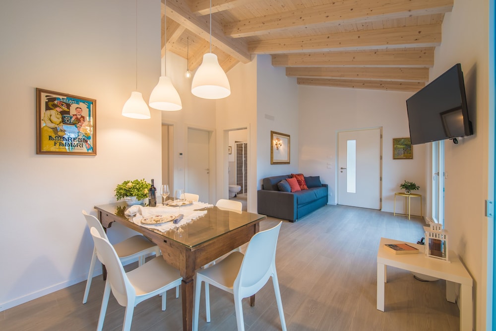 La Gazza Ladra Apartments Garda Chill Out — 4-Star Luxury Hotel in Drena, Italy