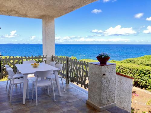 Villa sul mare con giardino e vista mozzafiato — 4-Star Luxury Hotel in Castelsardo, Italy