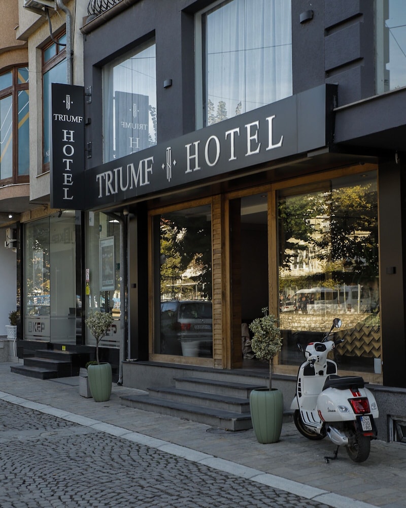 Triumf Hotel — Prizren