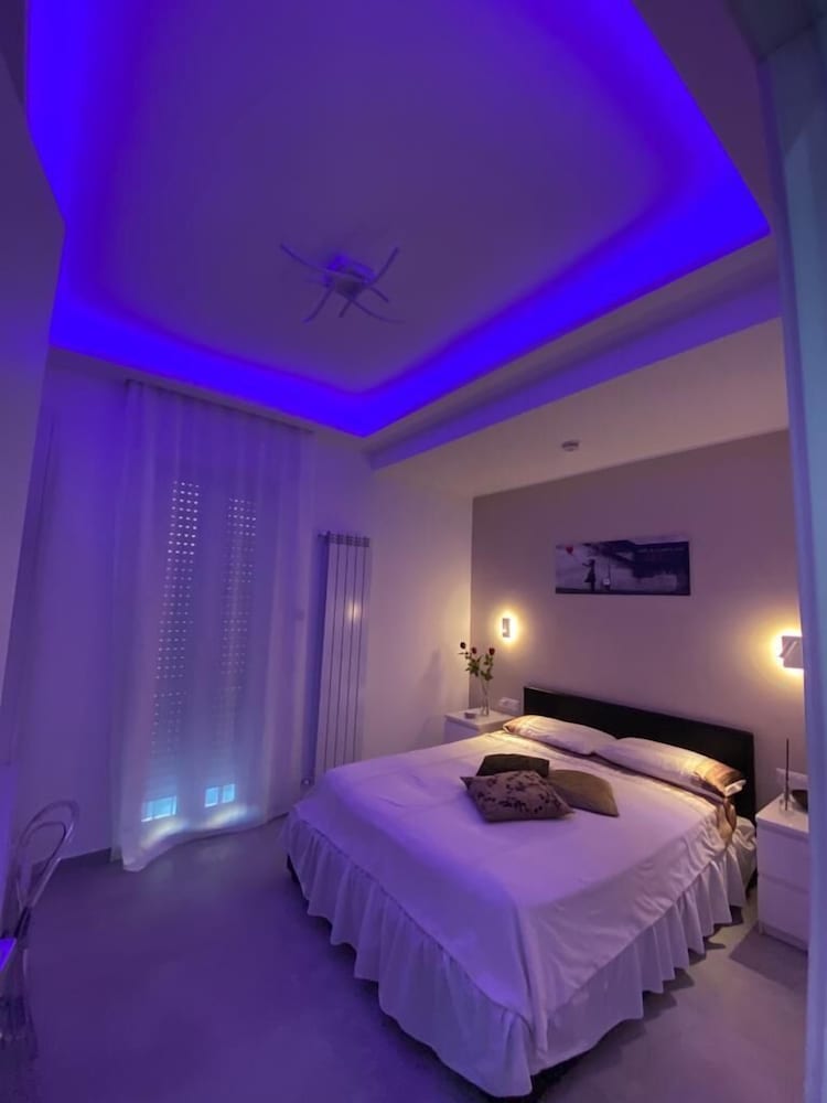 Mamuccia Rooms Posto Auto — 4-Star Luxury Hotel in Naples, Italy