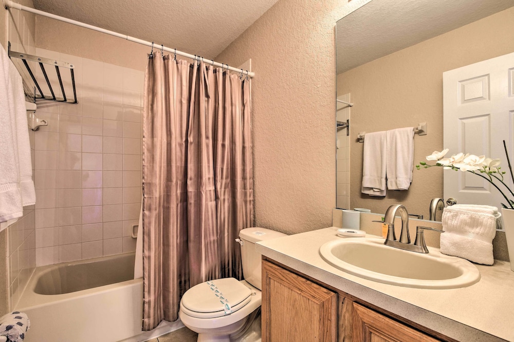 Cozy Resort Townhome w Gas Grill 3 Mi to Disney - photo 19