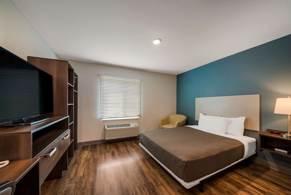 WoodSpring Suites Inverness - photo 14
