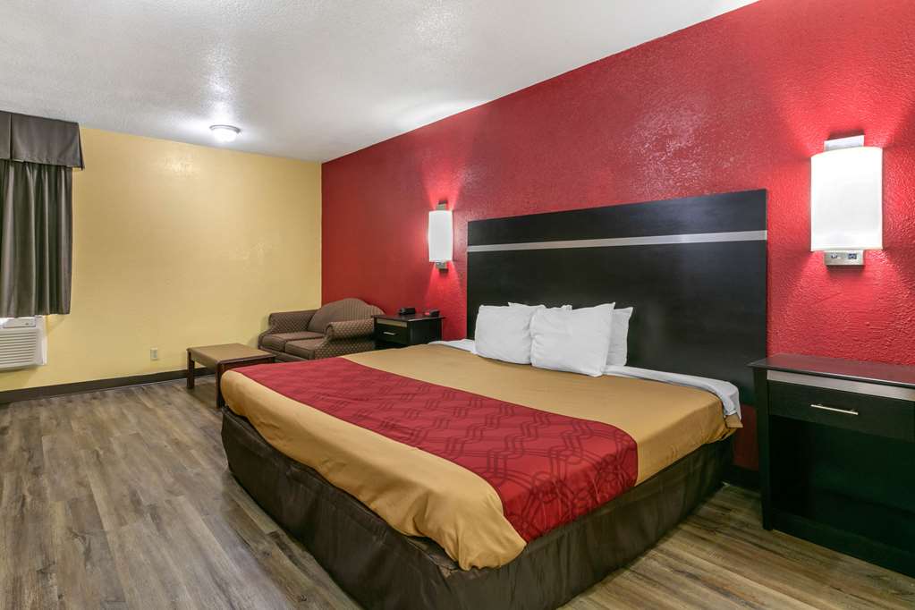 Econo Lodge Jonesboro - photo 22