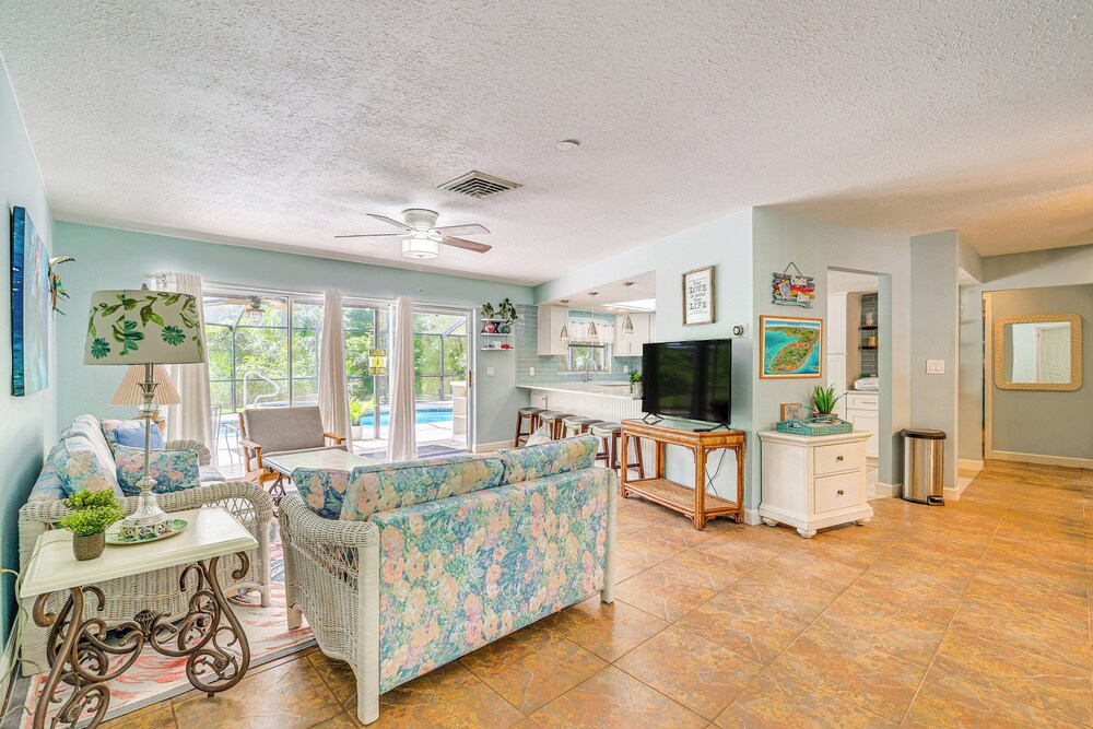 Lovely Crystal River Home with Lanai and Pool — 4-Star Luxury Hotel in Crystal River, United States