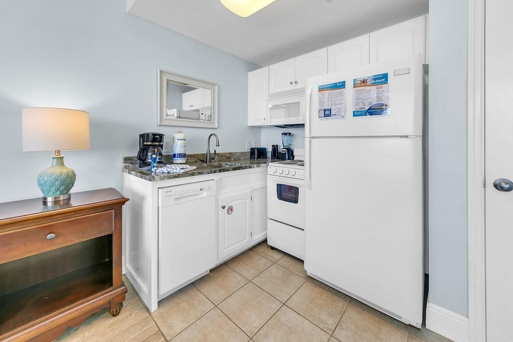Majestic Beach Towers 1 1412 - photo 15