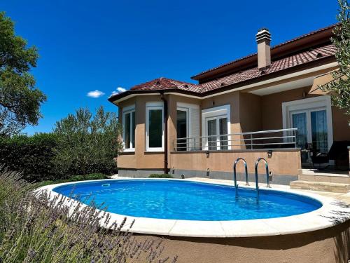 Holiday Home Niko — 4-Star Luxury Hotel in Drnis, Croatia