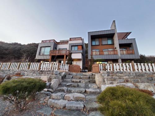 Grace River House Block B — 4-Star Luxury Hotel in Hongch'on, South Korea