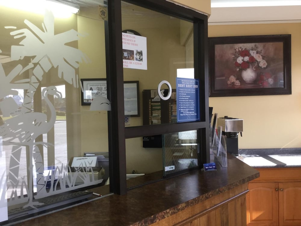 Best Rest Inn - photo 10
