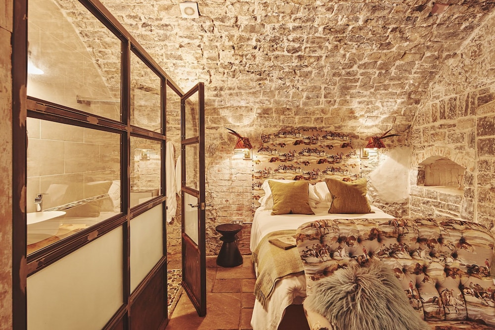 Alium Cottage Gileston Manor — 4-Star Luxury Hotel in Barry, United Kingdom