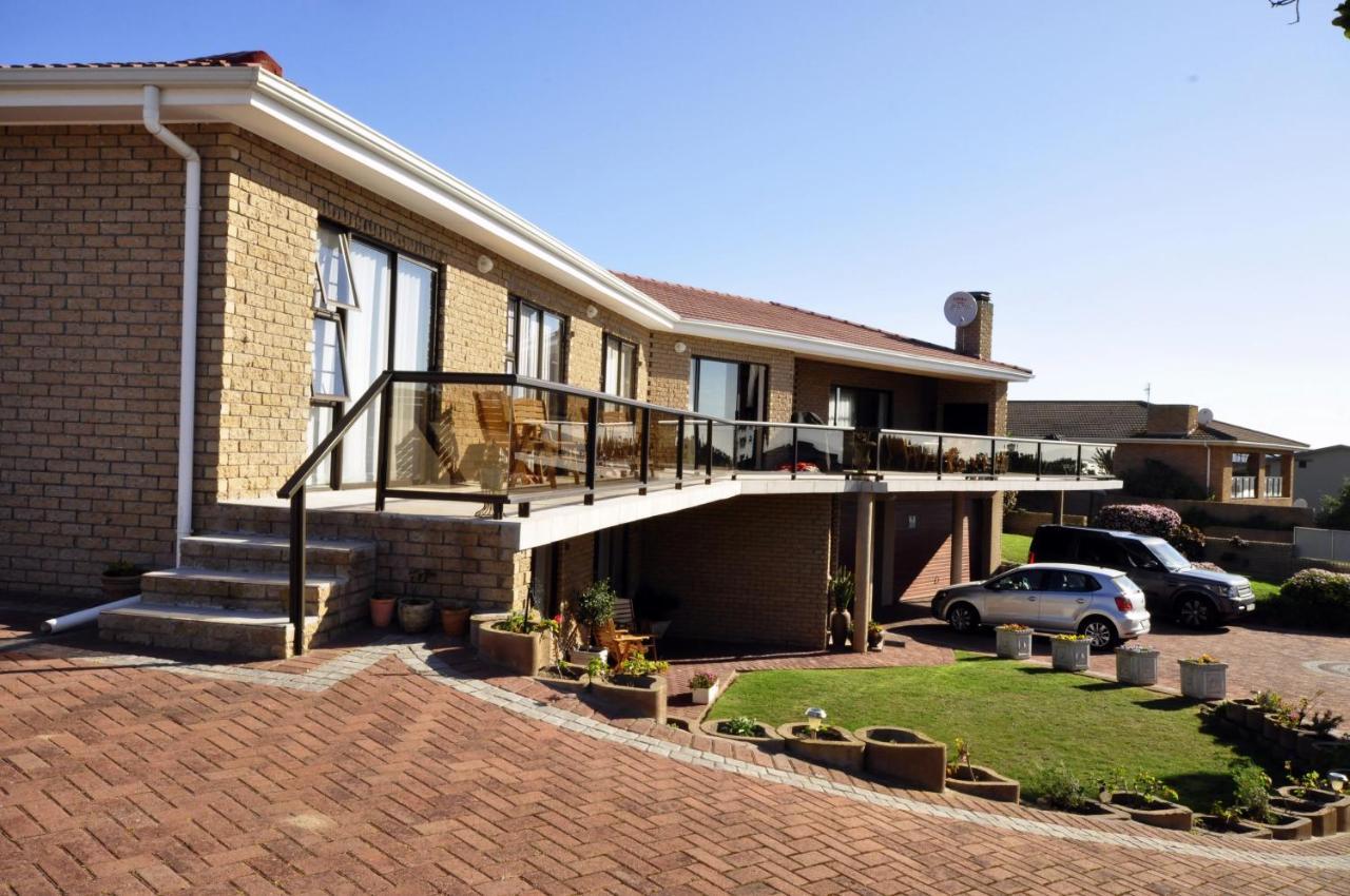 Glenfinnan Guest House B&B Accommodation — 4-Star Luxury Hotel in Cape Town, South Africa