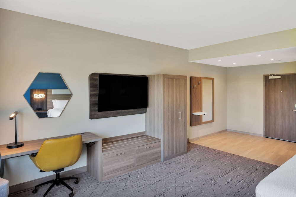 Holiday Inn Express & Suites Fort Walton Beach Eglin Area by IHG - photo 31