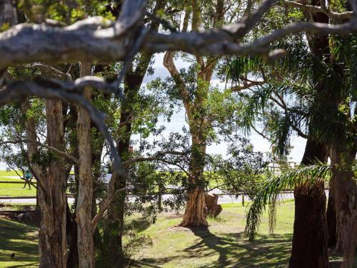 Bay Parklands 34 2 Gowrie Avenue Air con Wifi Views Pool Spa & Tennis Court — 4-Star Luxury Hotel in Nelson Bay, Australia