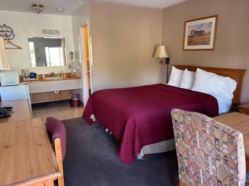 Redwood Arms Motel - photo 15