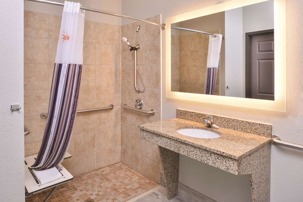 La Quinta Inn & Suites by Wyndham Abilene Mall - photo 9