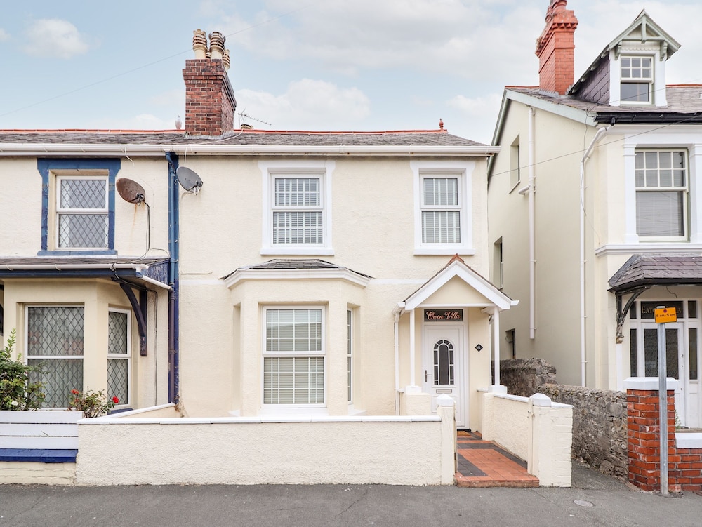 Owen Villa — 4-Star Luxury Hotel in Llandudno, United Kingdom