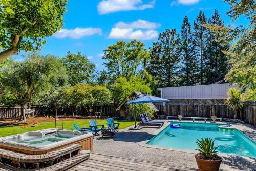 Family Fun Retreat in Wine Country Epic Game Room Pool Spa — hotel in Kenwood