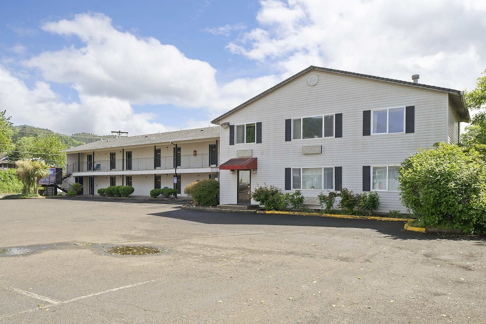 Garibaldi Inn at the Bay - photo 43