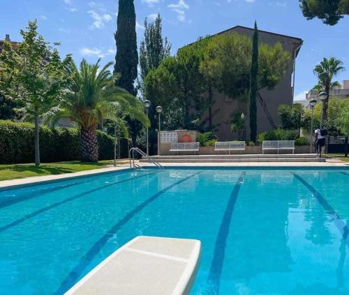 Apartment Coloma Piscina Y Parking Hostem — 4-Star Luxury Hotel in Vilanova I La Geltru, Spain