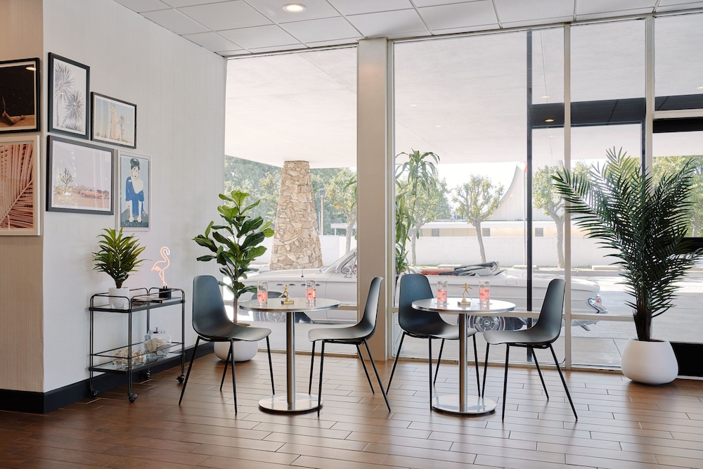 Glendale Express Hotel Los Angeles - photo 2