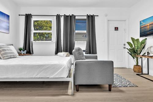 Near The Beach on Hollywood Blvd Great Suite D6 — 4-Star Luxury Hotel in Hollywood, United States