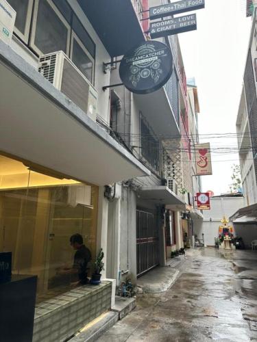 silom Dream catcher rainbow hostel