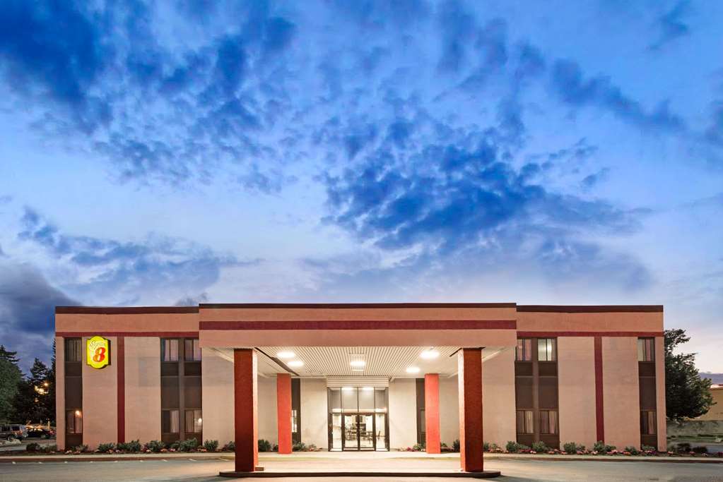 Super 8 By Wyndham Brockton — Brockton